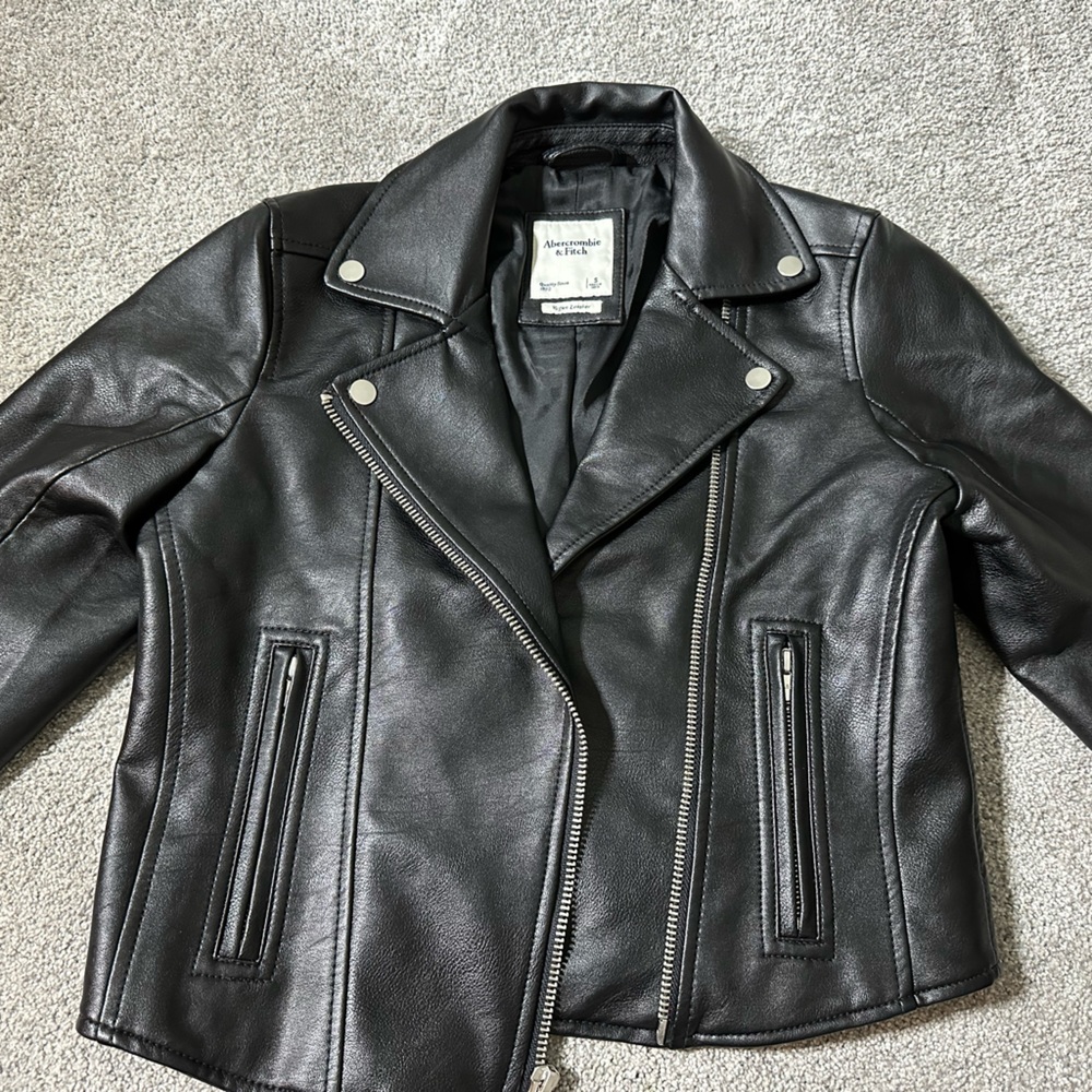 Vegan leather women’s Abercrombie jacket small